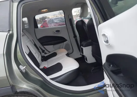 2018 Jeep Compass Latitude 4X4 z USA, uszkodzony, nr VIN 3C4NJDBB4JT153266